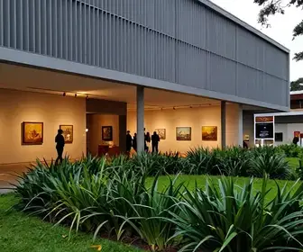Explore a Galeria de Arte Gerd Bornheim em Caxias do Sul